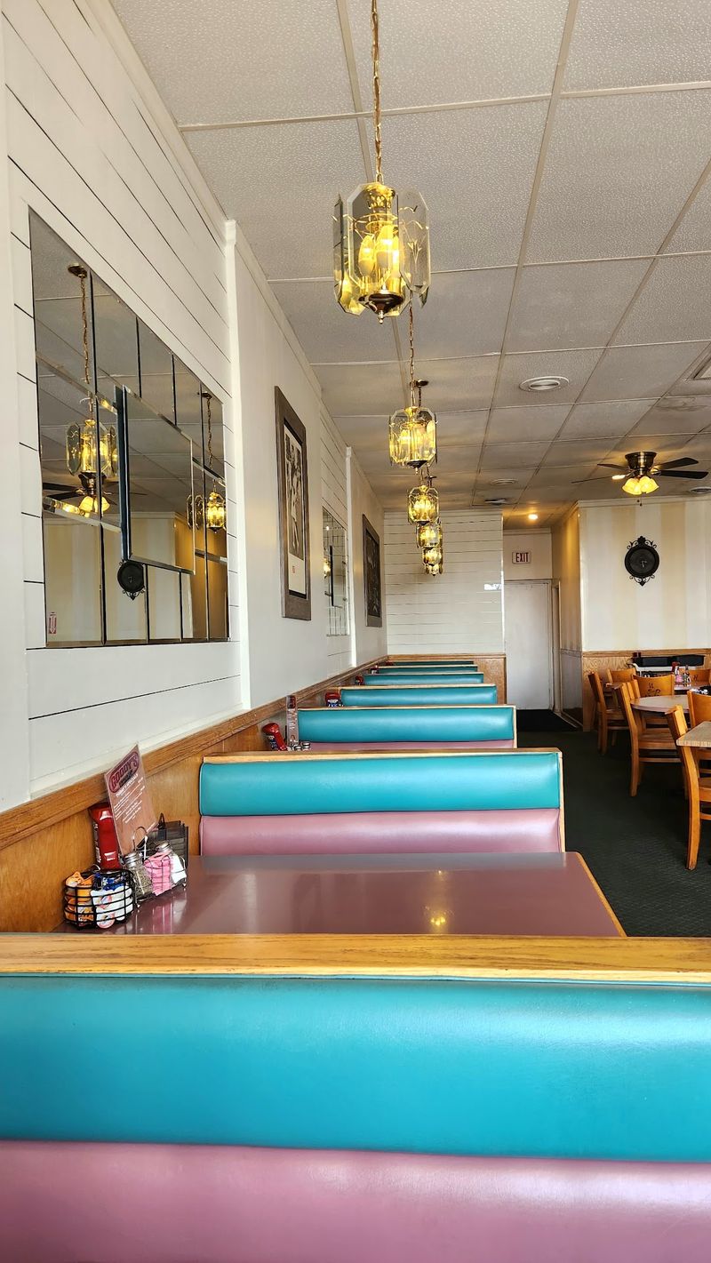 A Hometown Diner That Never Bothered Chasing Trends
