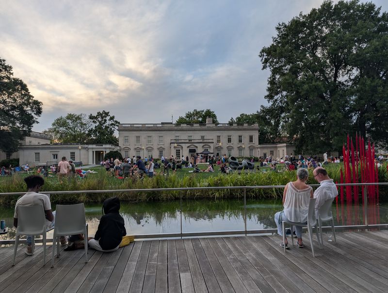 A Lawn That Moonlights As A Gallery A Lawn That Moonlights As A Gallery
