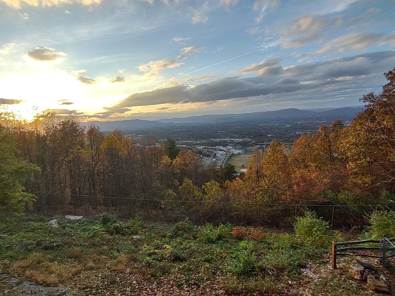 A Mountaintop Arrival That Sets The Mood A Mountaintop Arrival That Sets The Mood