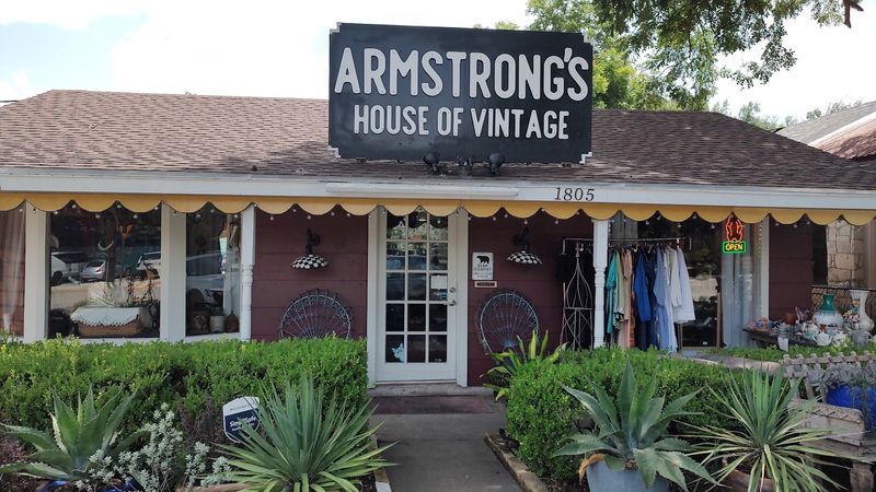 A Neighborhood Shop That Hides in Plain Sight