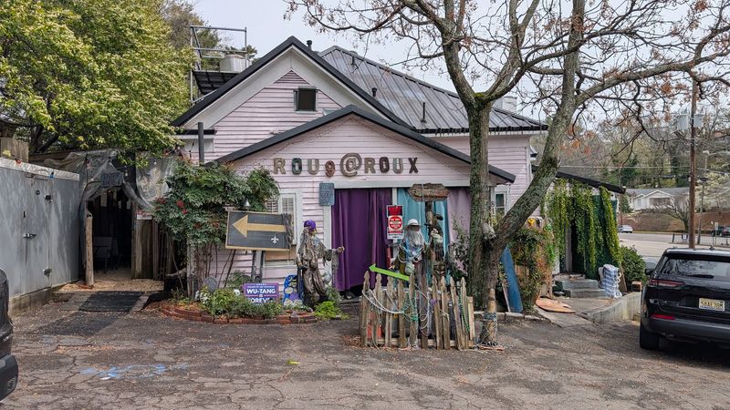 A Pink House From The 1880s That Never Stopped Feeding People A Pink House From The 1880s That Never Stopped Feeding People