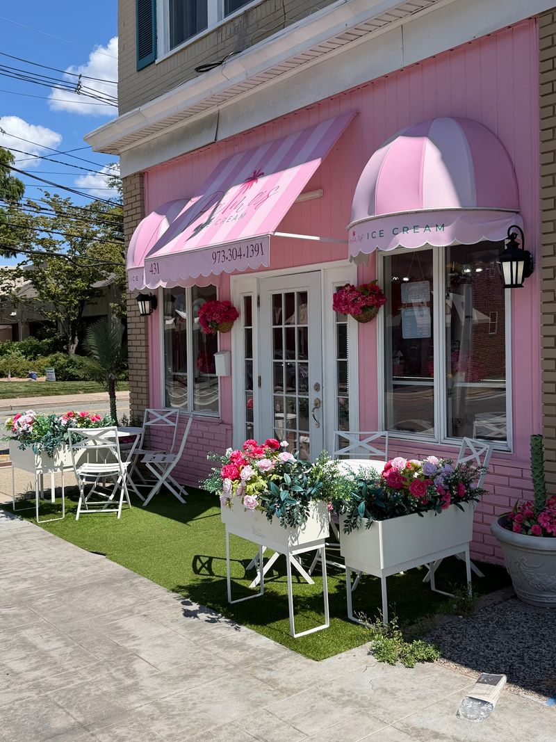 A Pink Little Corner On Lafayette Avenue A Pink Little Corner On Lafayette Avenue