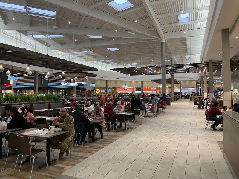 A Racetrack Layout That Keeps Shoppers Moving