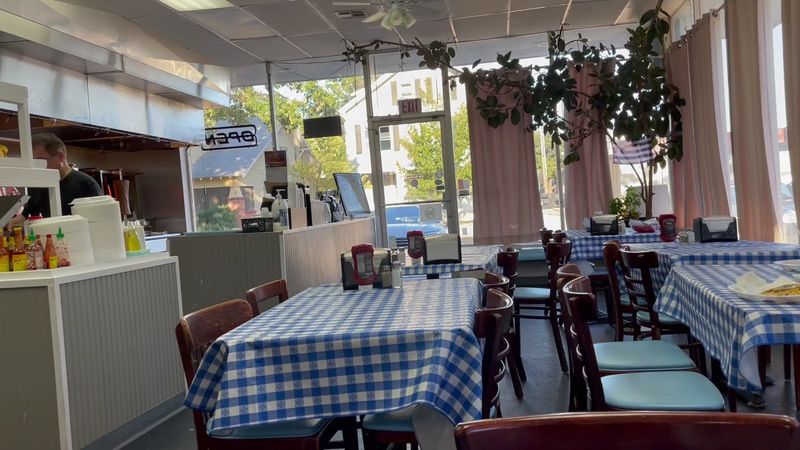 A Small Restaurant With Big Town Meaning A Small Restaurant With Big Town Meaning