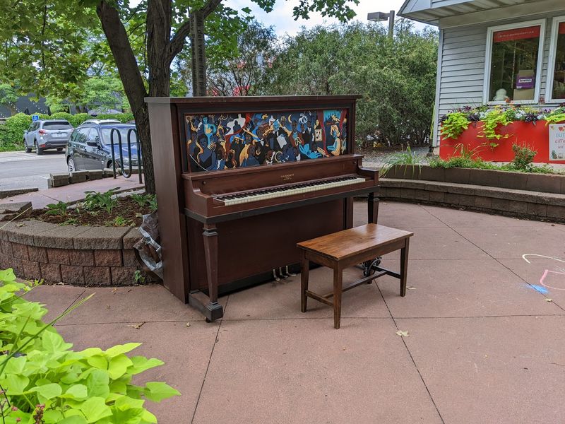 A Storybook Cottage Right On Grand Avenue