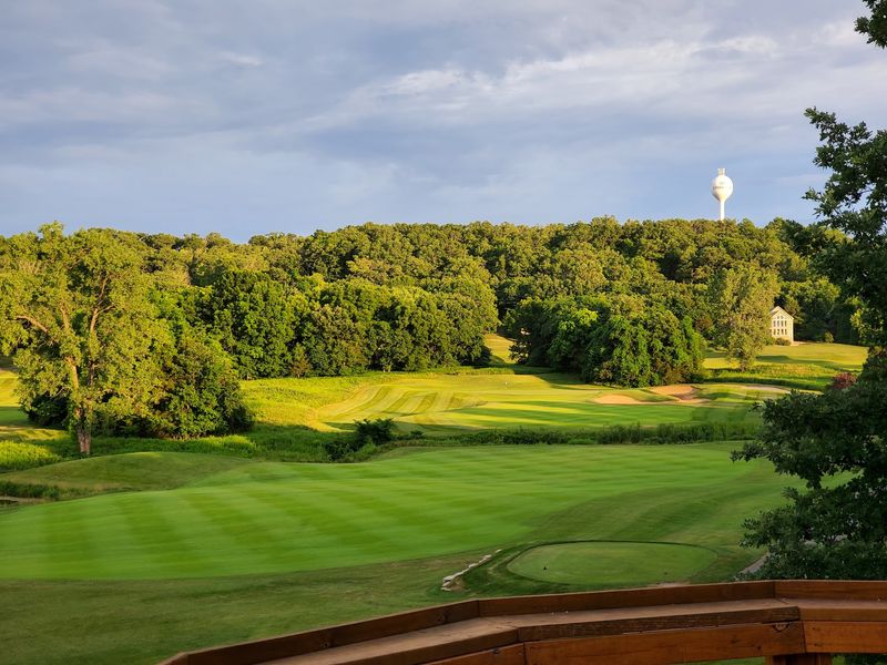 A Tom Weiskopf Course Carved Into Ozark Hills
