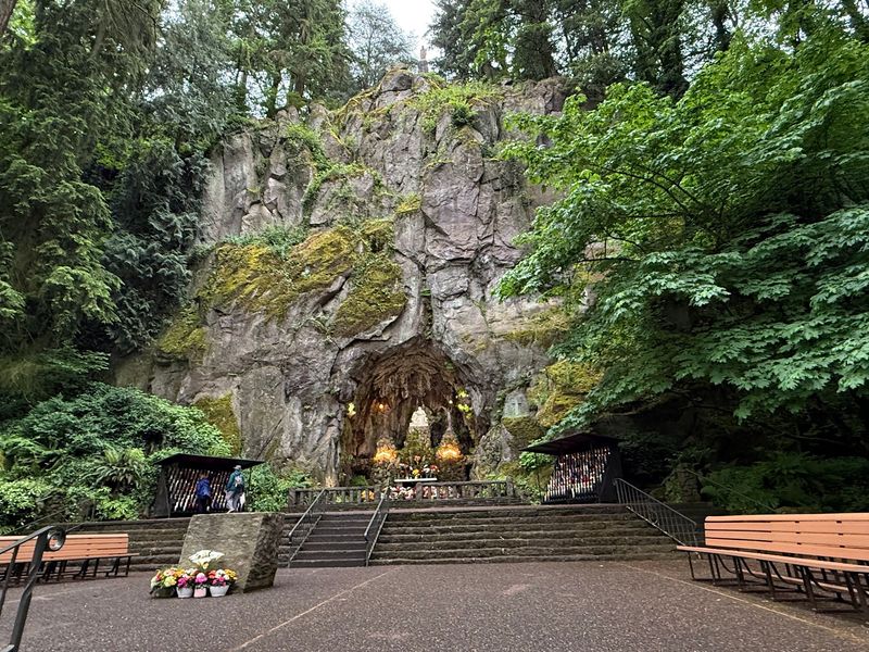 A cliffside sanctuary tucked into Northeast Portland