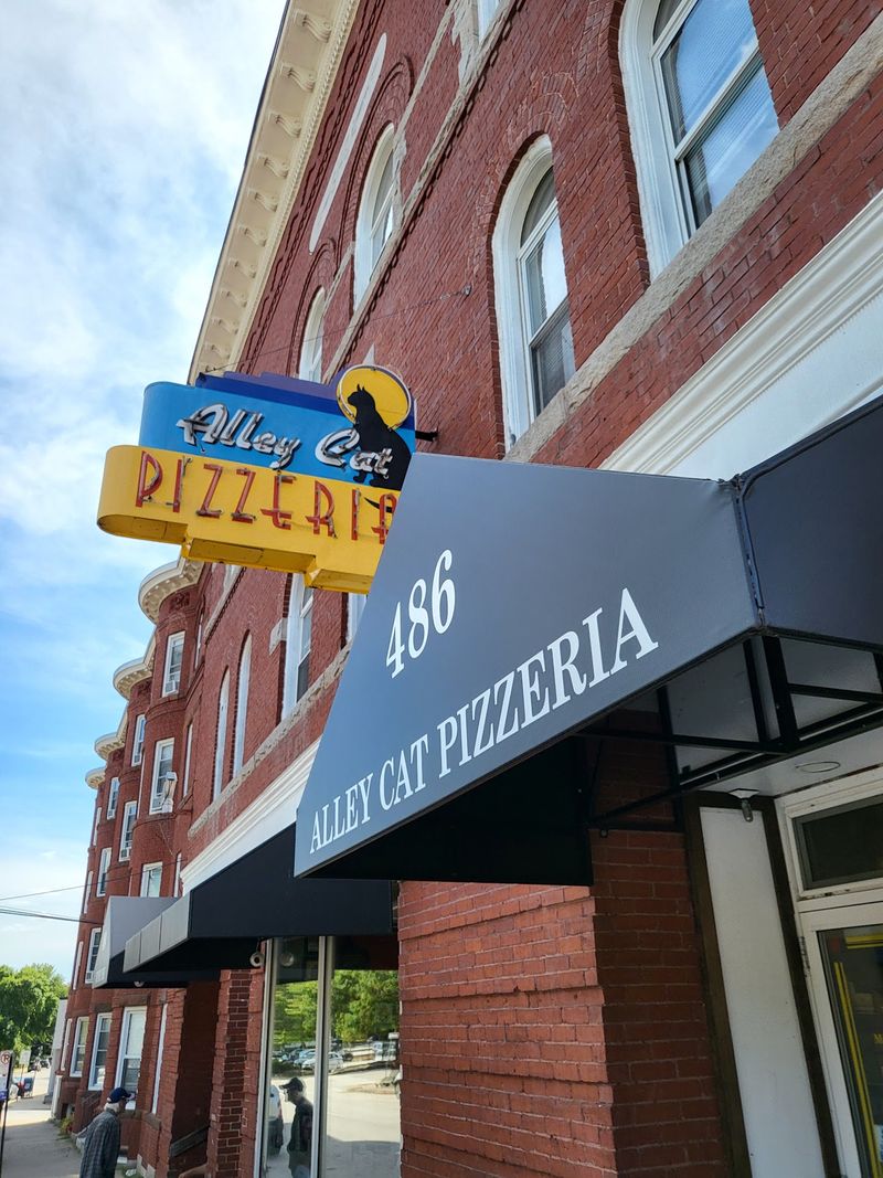 Alley Cat Pizzeria in Manchester