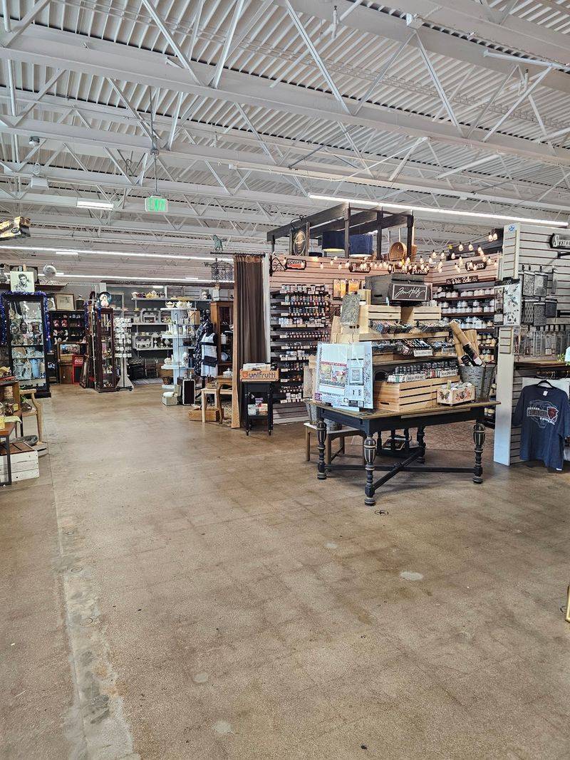 America's Antique Mall, Highland