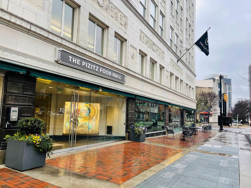 An Easy Downtown Stop With Free Parking