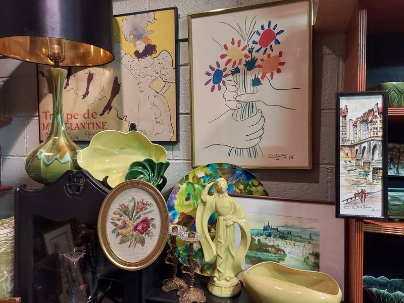Art Pottery and Lamps for Real Homes Art Pottery and Lamps for Real Homes