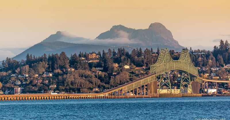 Astoria, Gateway to the Columbia River Astoria, Gateway to the Columbia River