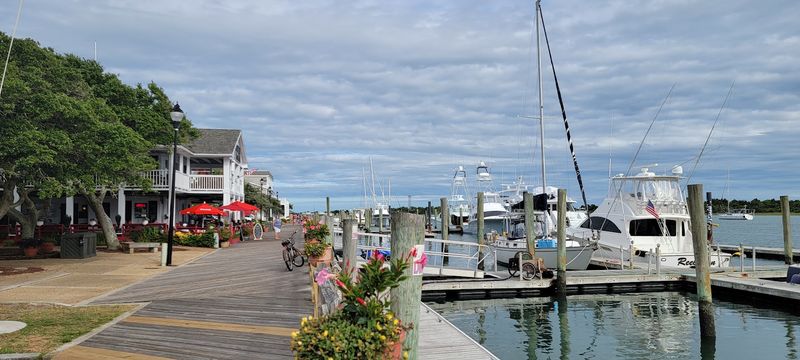 Beaufort, Three Centuries of Salt Air and Wild Horses Beaufort, Three Centuries of Salt Air and Wild Horses