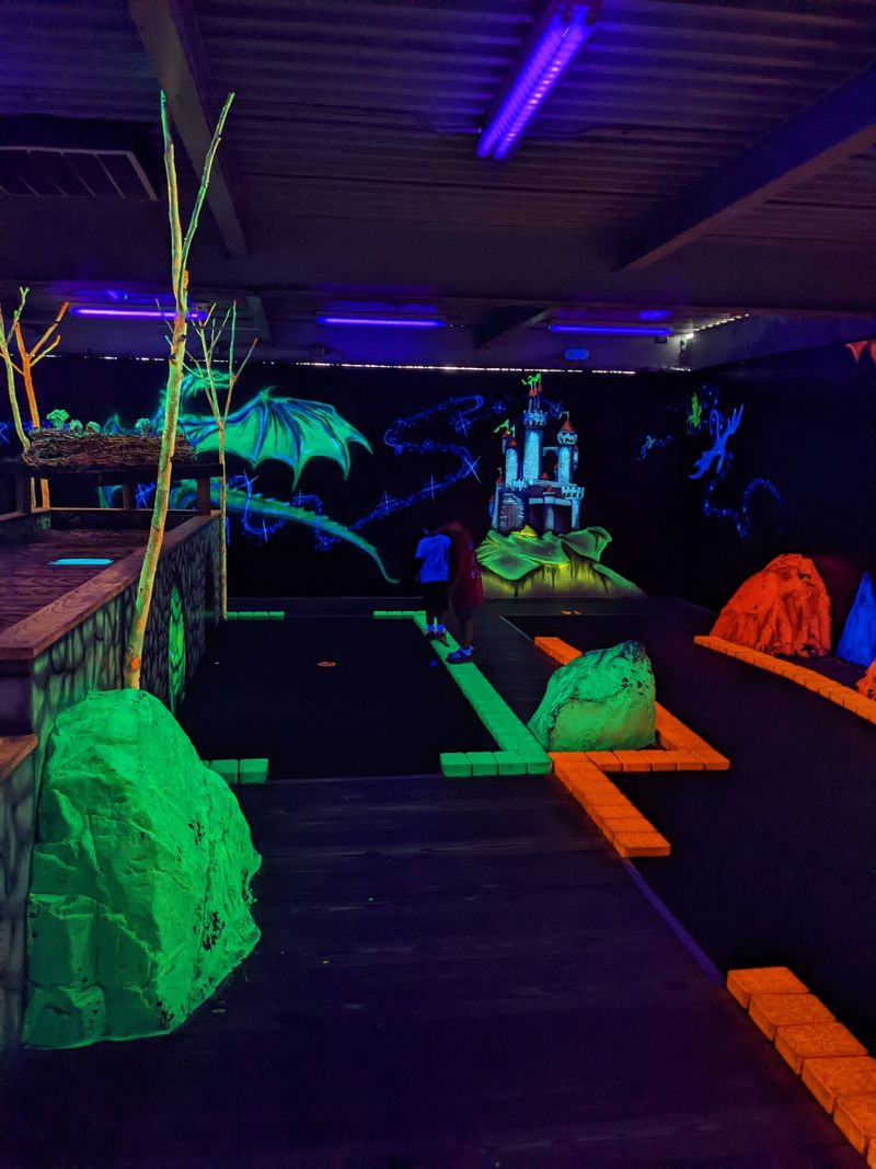 Black Light Rooms That Glow Without The Scares Black Light Rooms That Glow Without The Scares