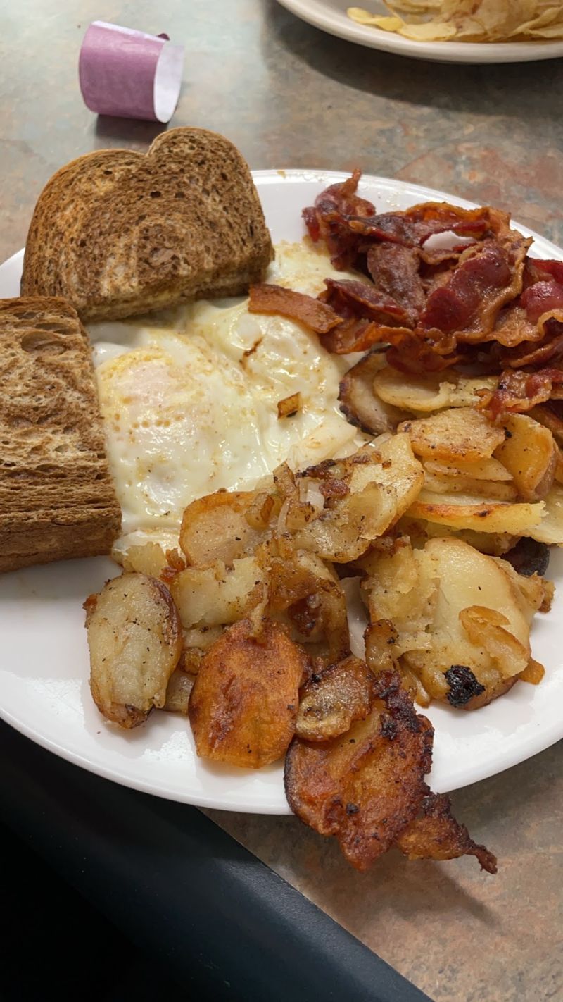 Breakfast Plates Built For People With Real Appetites