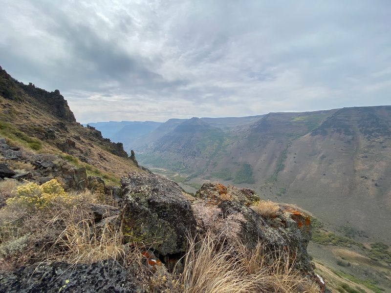 Canyon Rims, Kiger Gorge And Scenery That Stops Conversation
