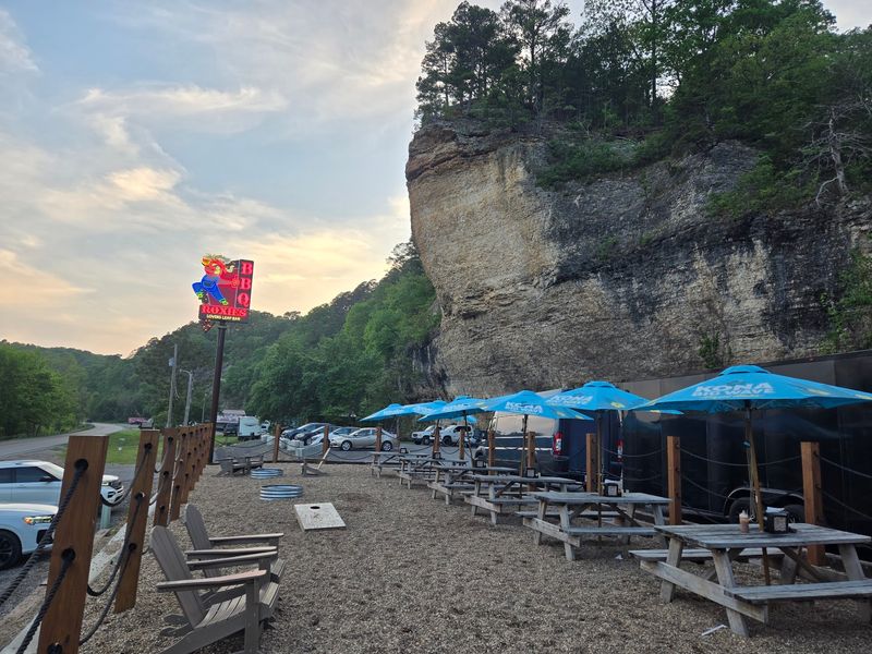 Casual Comfort Right Near The Illinois River