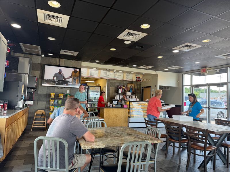 Cozy Room, Friendly Counter, Zero Pretense