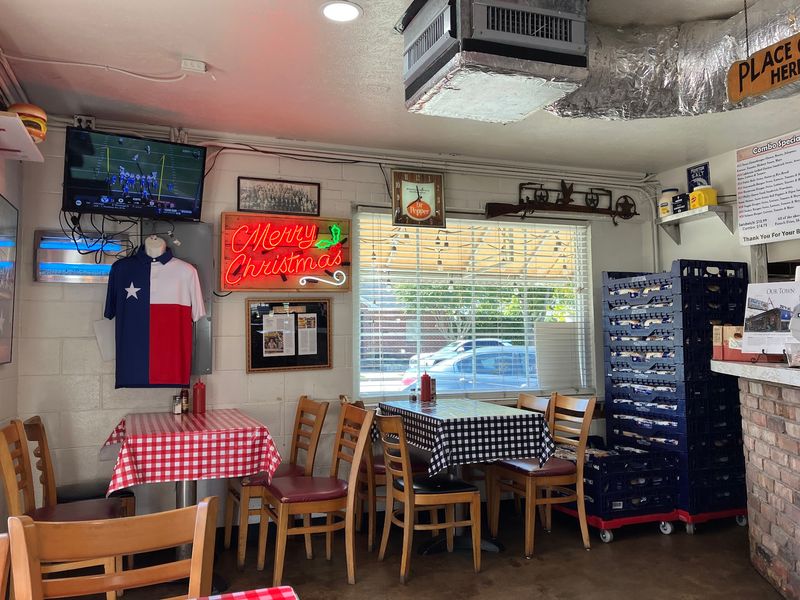 Del's Charcoal Burgers, Richardson