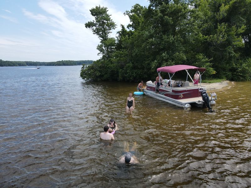Dining and Local Flavor Near Lake Anna, VA