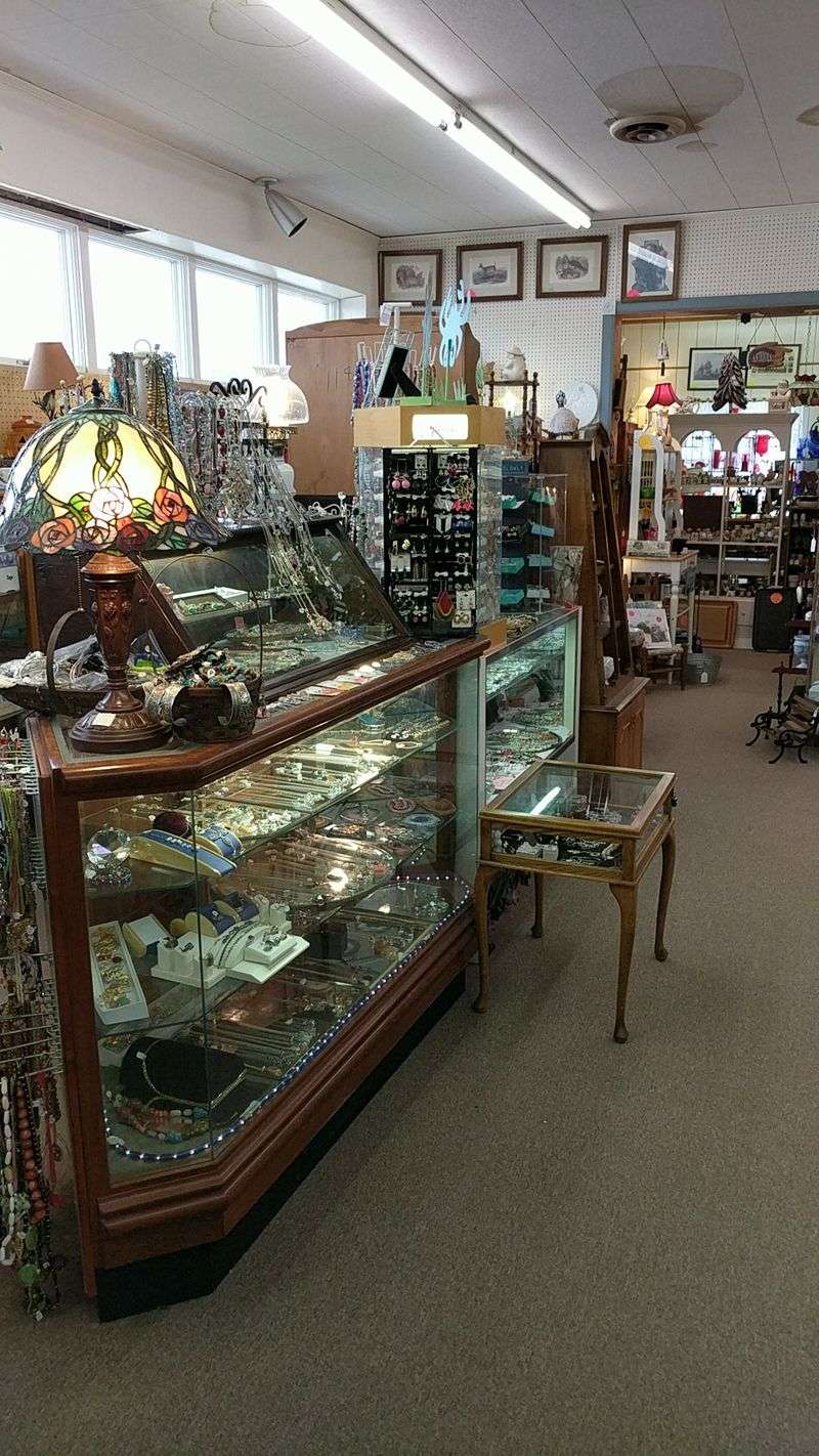 Eighty Booths Devoted To Antiques And Collectibles