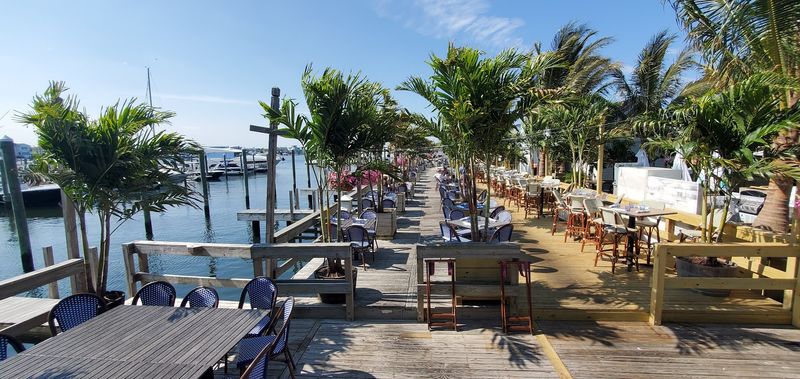 Elegant Shoreline, Relaxed Pace Elegant Shoreline, Relaxed Pace
