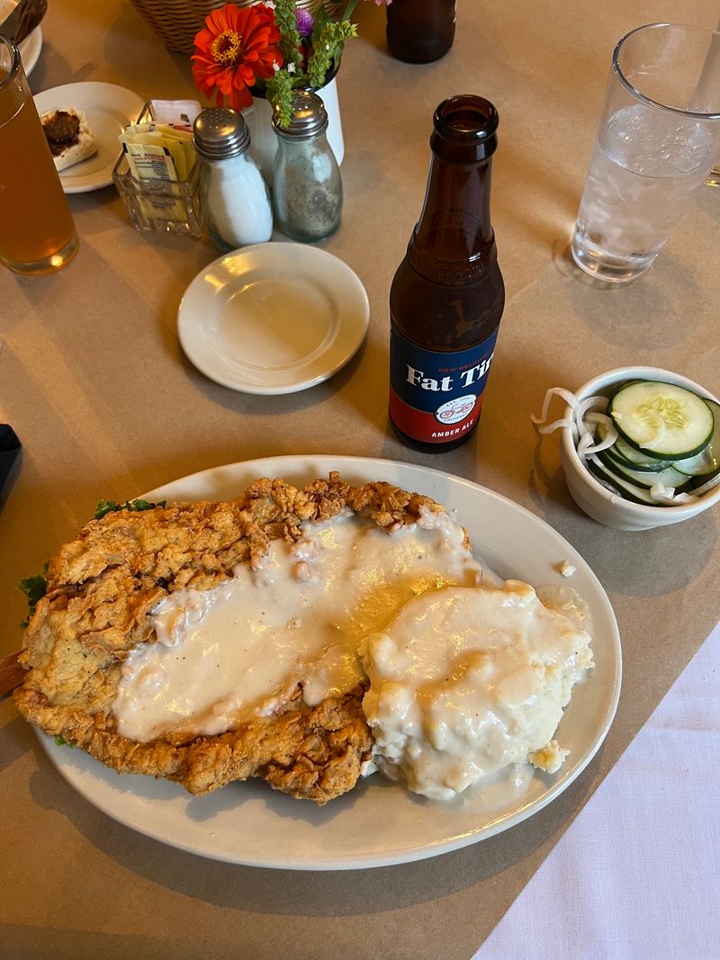Fried Chicken That Still Draws Crowds Fried Chicken That Still Draws Crowds