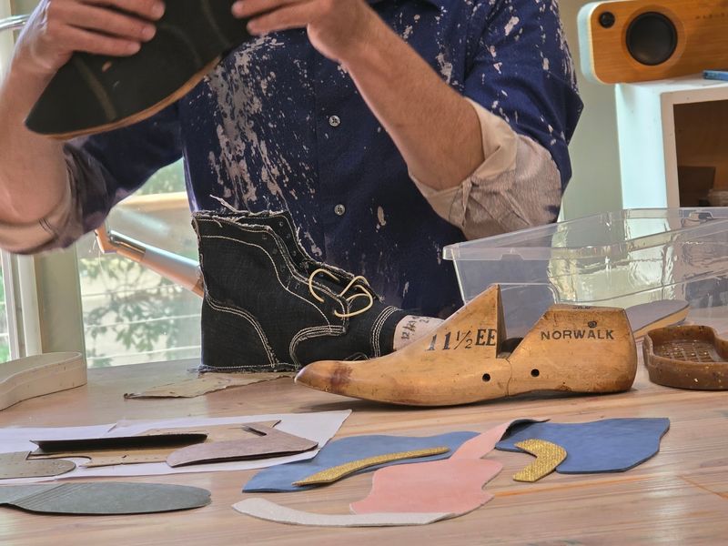 From Flat Leather to a Shoe That Fits Your Foot From Flat Leather to a Shoe That Fits Your Foot