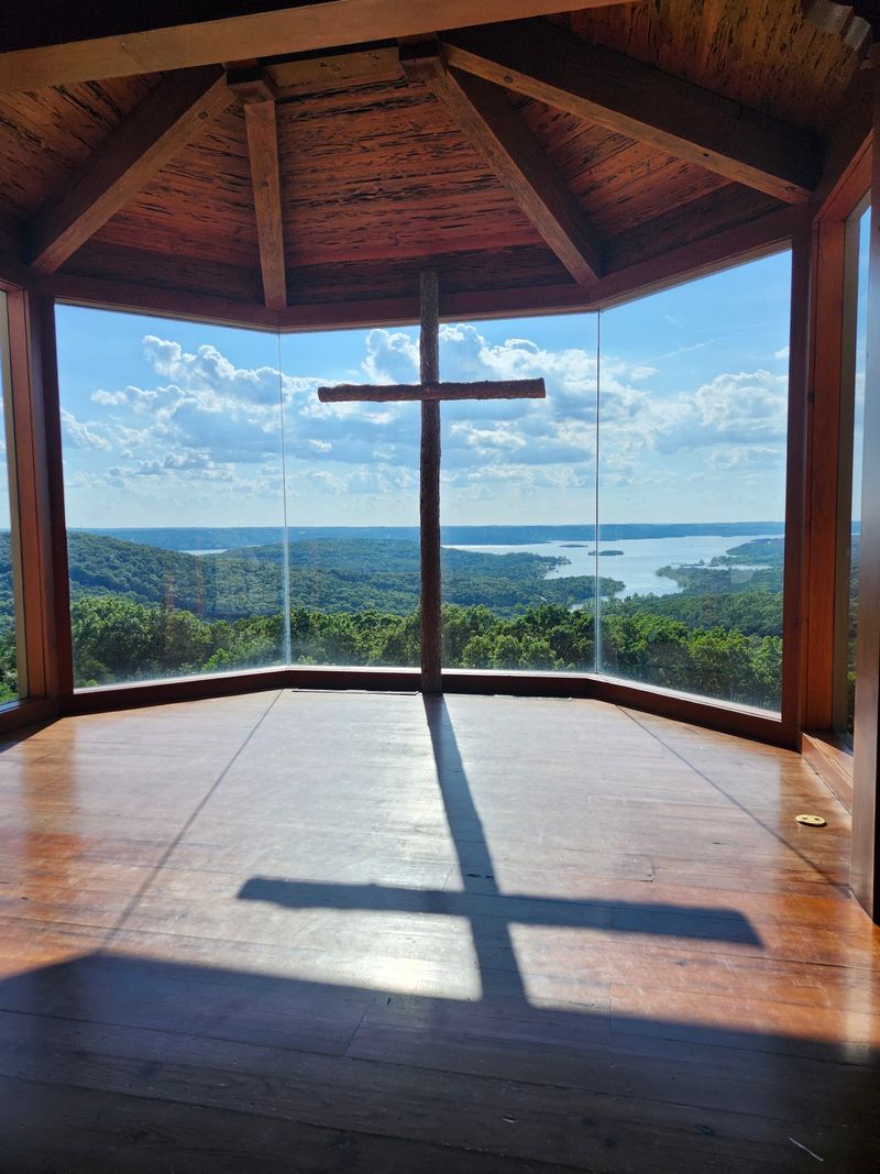 Glass Walls That Turn Nature Into Wall Art