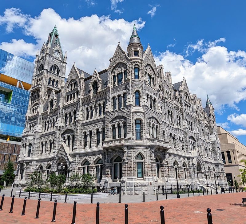Granite Drama on East Broad Street