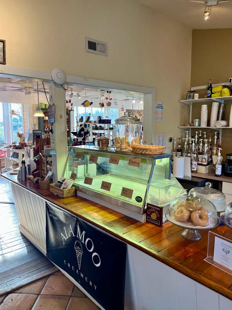 Hand-Dipped Ice Cream That Steals The Show