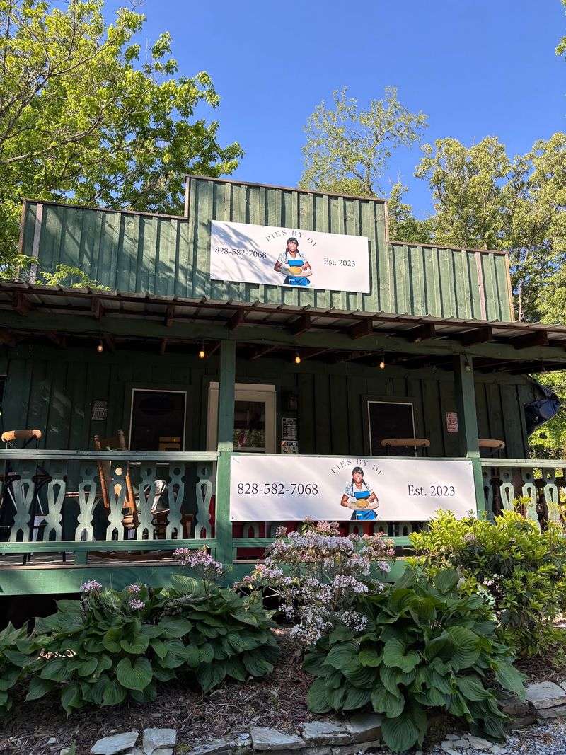 Hendersonville's Apple Country Connection Hendersonville's Apple Country Connection