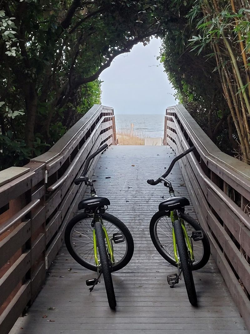 Hilton Head Island: Bike Paths Beneath Ancient Oaks Hilton Head Island: Bike Paths Beneath Ancient Oaks