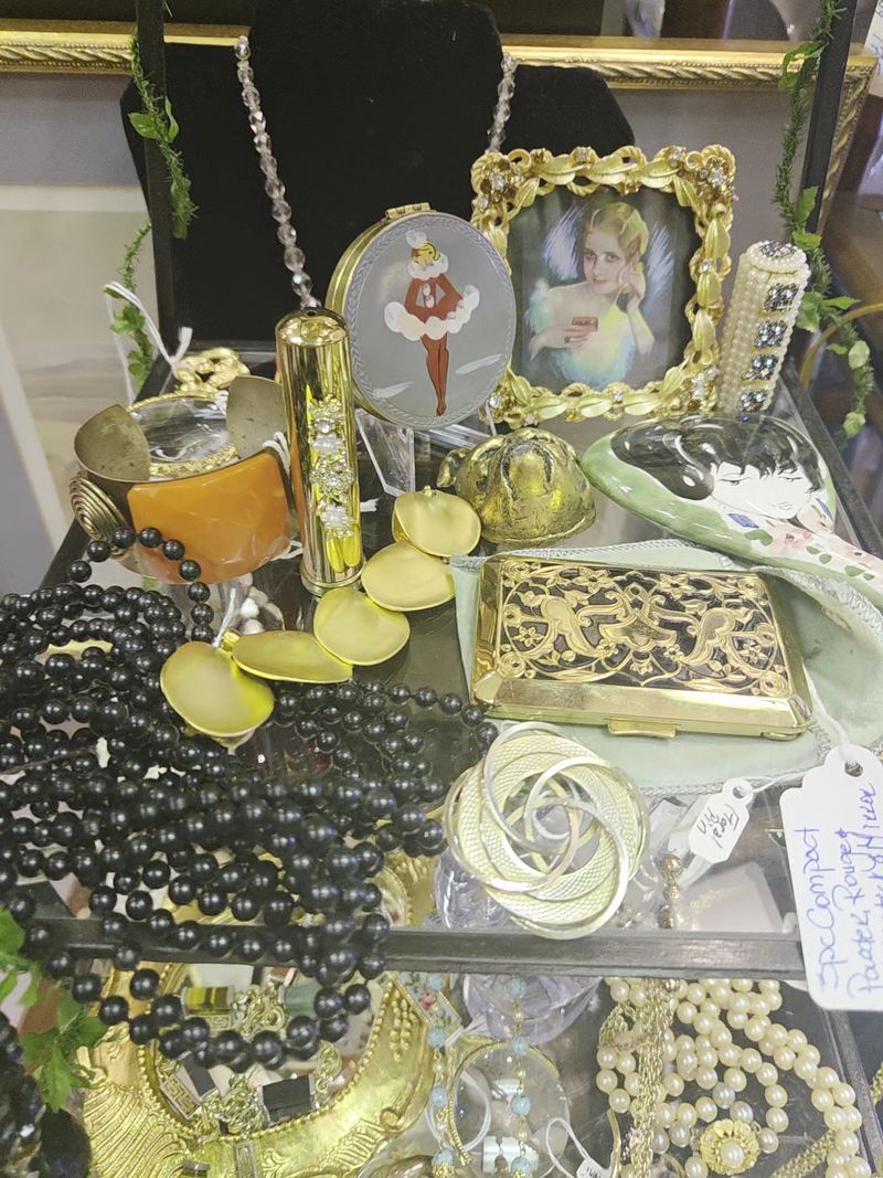 Jewelry Cases Worth a Second Lap Jewelry Cases Worth a Second Lap