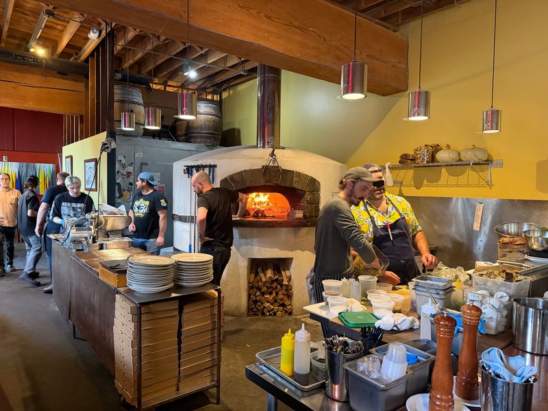 Ken's Artisan Pizza, Portland