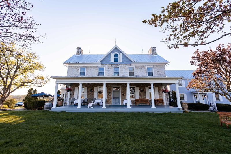 L'Auberge Provencale Inn, Boyce, VA L'Auberge Provencale Inn, Boyce, VA