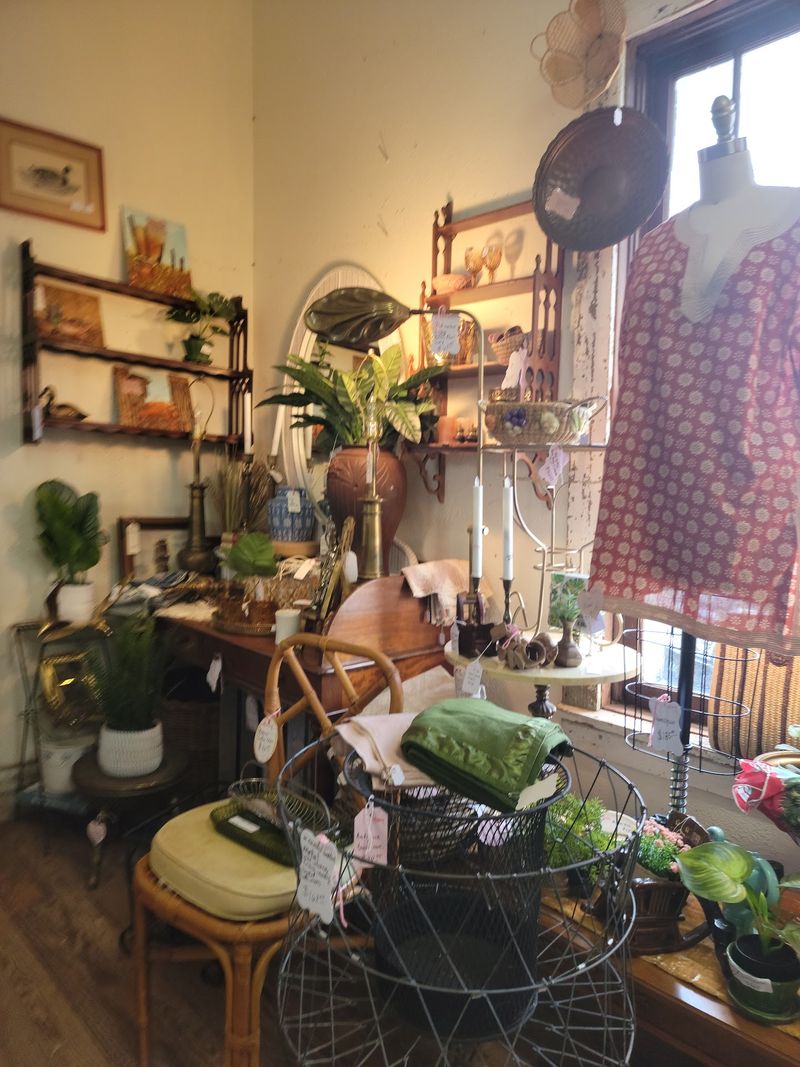 Lamps, Furniture, And Mid-Century Finds Worth The Trunk Space