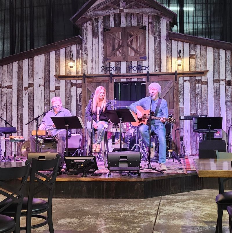 Live Music That Shows Up With Your Plate