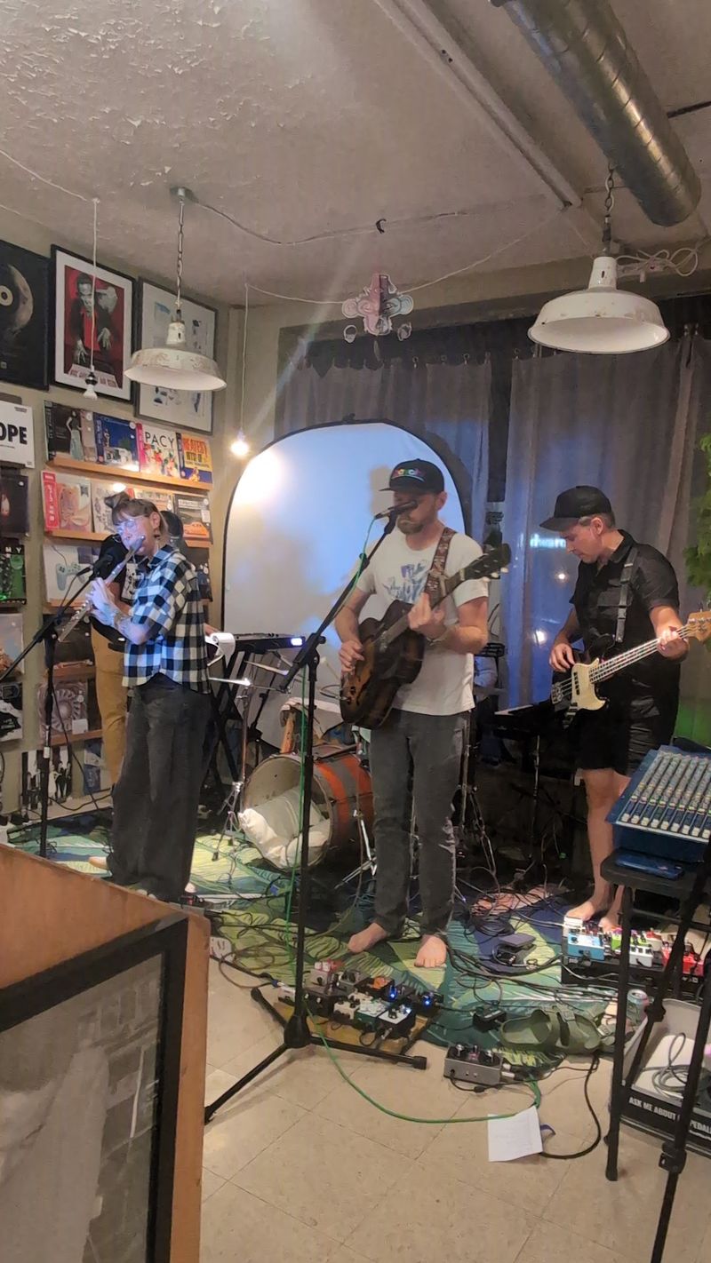 Live Performances That Turn Shopping Into an Event