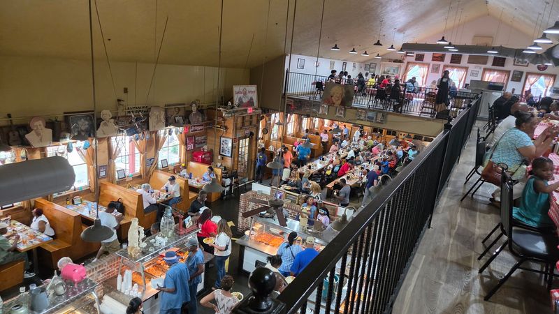 Long Tables Where Strangers Turn Into Lunch Company