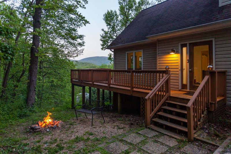 Love Ridge Mountain Lodging, Lyndhurst, VA Love Ridge Mountain Lodging, Lyndhurst, VA