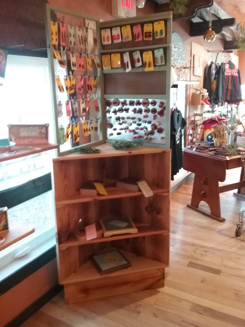 M&C Clothing and Gifts Consignment, Amherst M&C Clothing and Gifts Consignment, Amherst