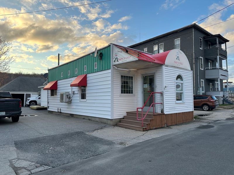 Mary's Pizza in Gorham