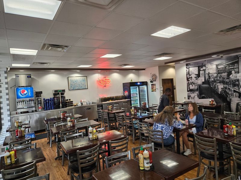 Mikey & Mel's Deli - Pikesville / The Essen Room