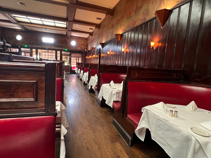 Musso & Frank Grill, Hollywood, CA (1919) Musso & Frank Grill, Hollywood, CA (1919)