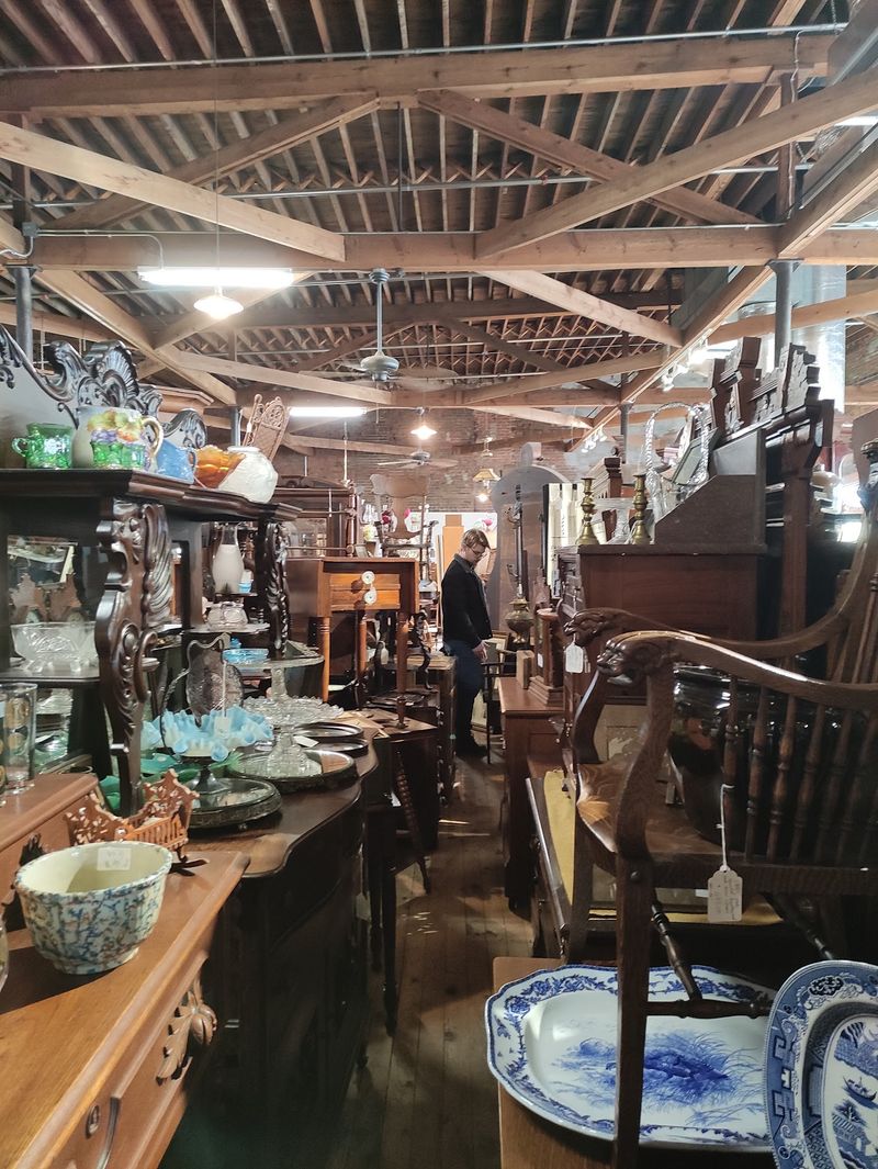 Narrow Aisles And The Art Of Slow Browsing
