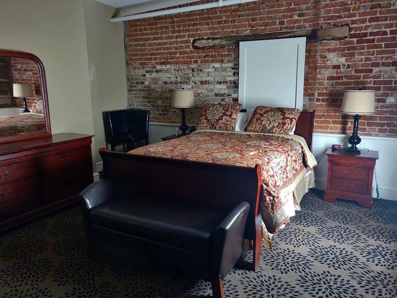 Nine Hotel Suites Above the Dining Room Nine Hotel Suites Above the Dining Room