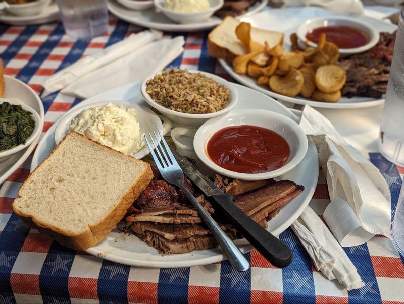 Oak-Smoked Barbecue That Means Business