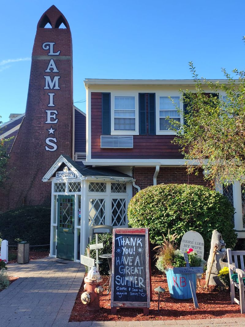 Old Salt Restaurant at Lamie's Inn in Hampton Old Salt Restaurant at Lamie's Inn in Hampton