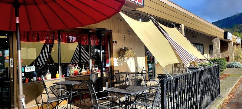 Patio Seating When The Rogue Valley Weather Cooperates